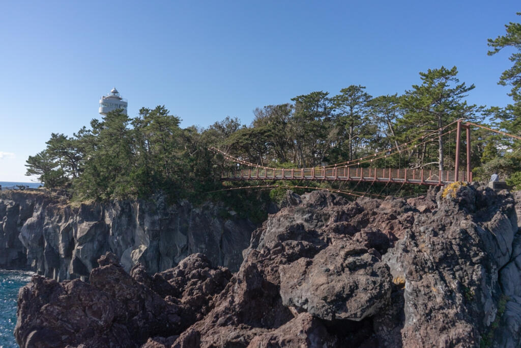 【門脇つり橋】海沿いのハイキングコース内にある絶景吊り橋