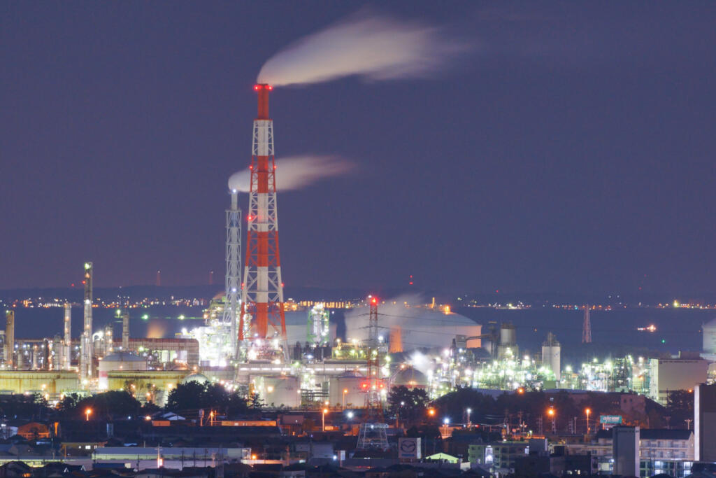 【Tarusaka Park】 You can see the night view of the factory from above