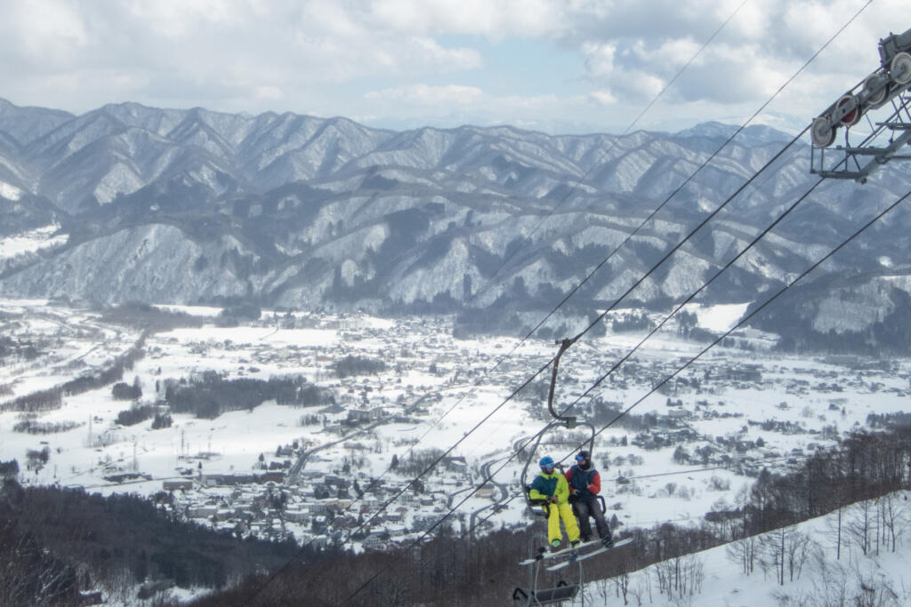 "Snowboarding lovers" get to see the most amazing winter scenery!!