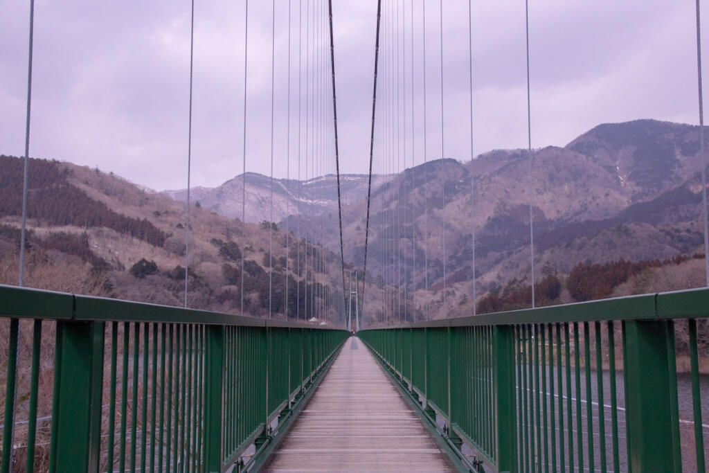 【Momijidani Suspension Bridge】It becomes a popular spot during the autumn leaves season