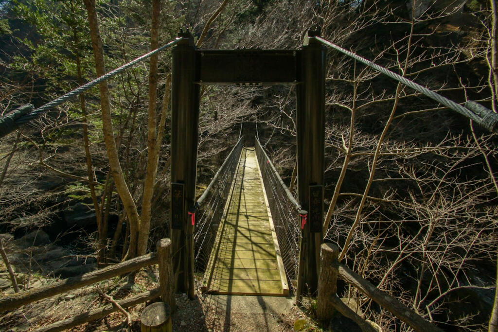 【Suspension Bridge in Ruharu】You can enjoy the beauty of the valley