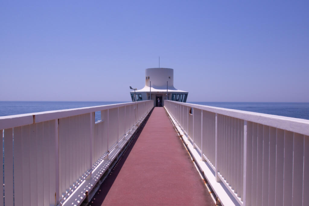  “Underwater Observation Tower” floating offshore