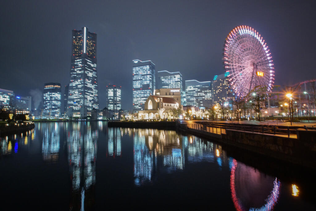 【Minatomirai】 Night view of a luxurious port town