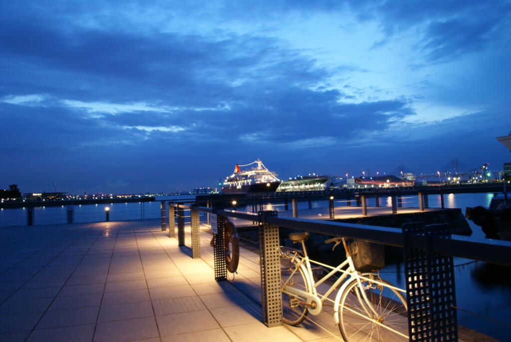 【Zou-no-hana Park】 A quiet park in the middle of Yokohama Port