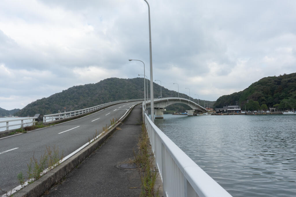 【Ezaki Tairyo Bridge】 A beautiful bridge located in a fishing town