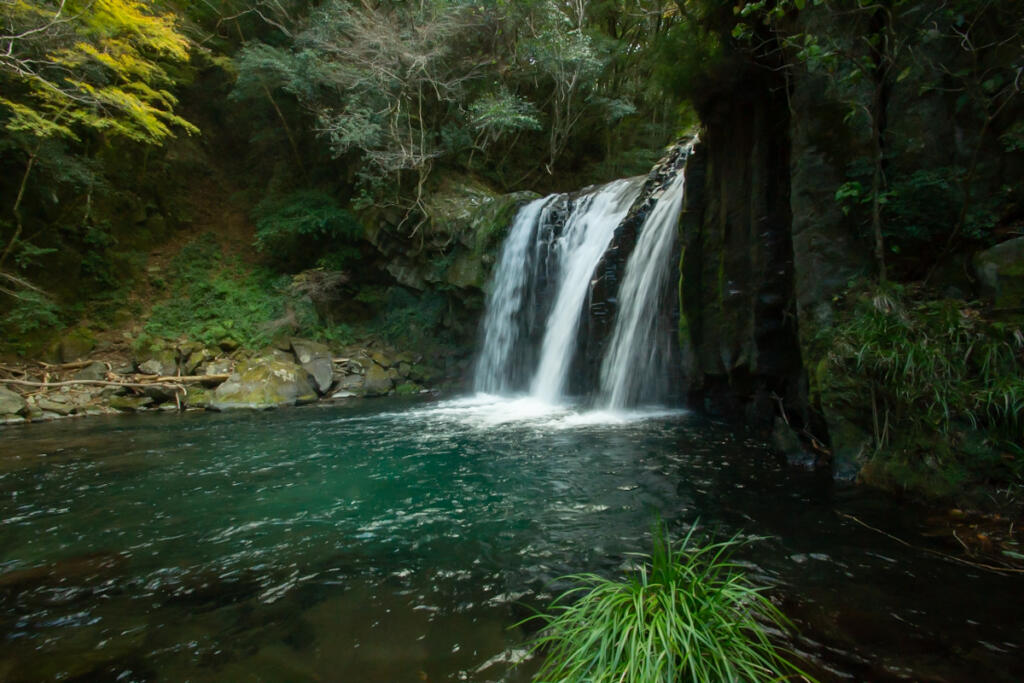 【Shokei waterfall】 Commemorative photo in front of the bronze statue