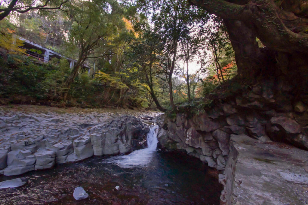 【Kani Falls】 The youngest waterfall with a height of 2m